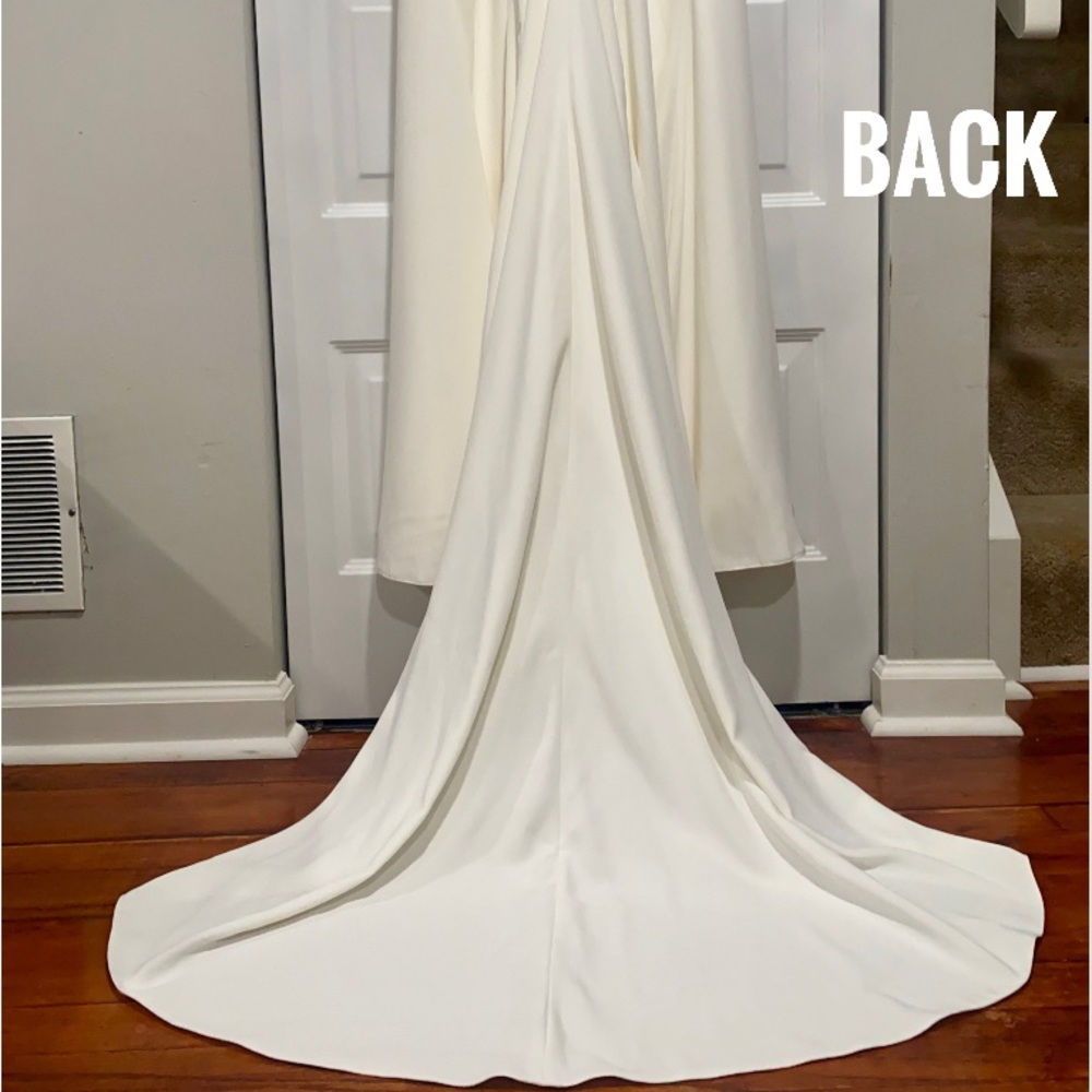 Willowby Cole Plunging Neckline Crepe Wedding Gown Size 12 Ivory Color - Picture 7 of 10